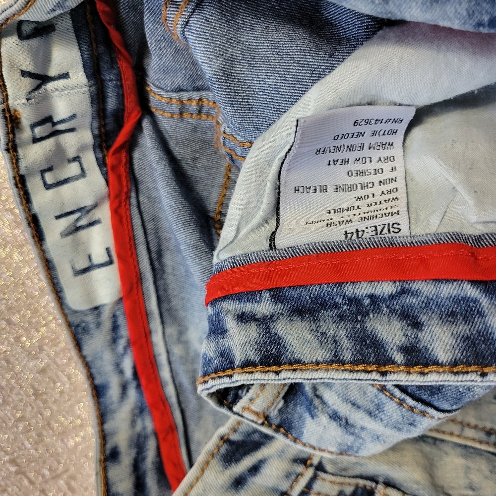 Mens Shorts - Picture 2 of 3